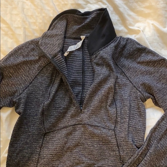 Quarter zip LuLuLemon - Picture 3 of 3